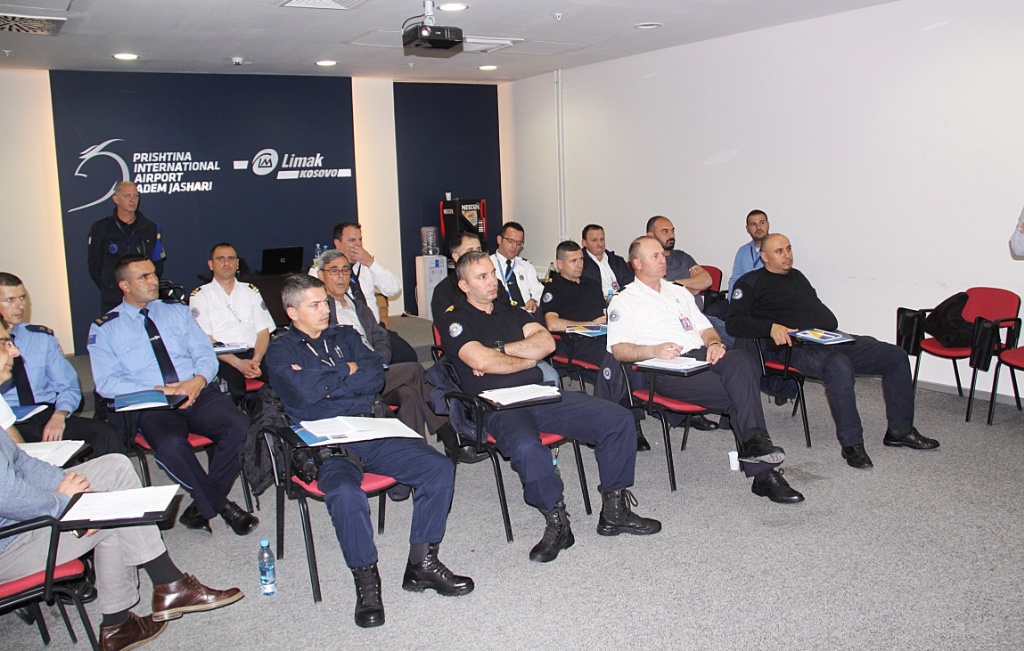 EULEX-i organizoi trajnim në Aeroportin Ndërkombëtar të Prishtinës në fushën e zbulimit të drogës 