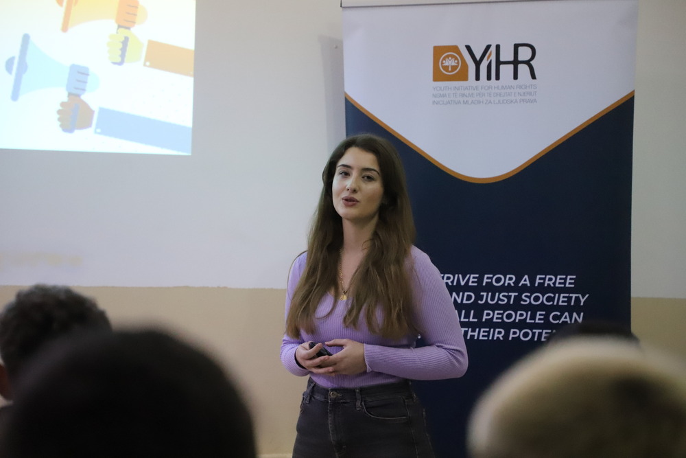 EULEX-i dhe Iniciativa rinore për të drejtat e njeriut - Kosovë fuqizojnë nxënës të shkollave fillore përmes ligjëratave mbi të drejtat e njeriut dhe sundimin e ligjit