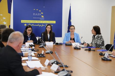 EULEX Hosts Roundtable Discussion on Domestic Violence with Graçanicë/Gračanica Municipal Community Safety Council