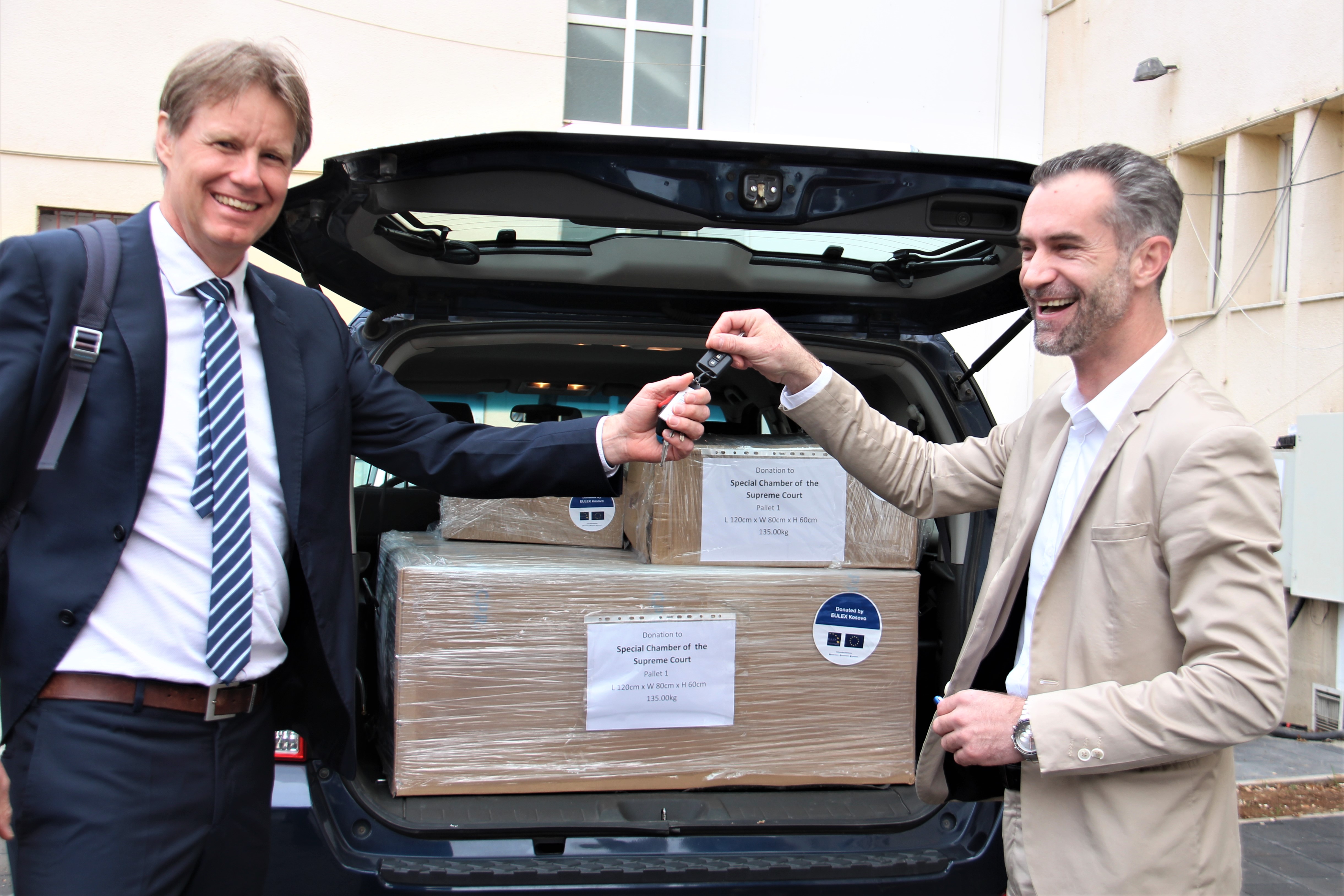 EULEX donates a vehicle and IT equipment to the Special Chamber of the Supreme Court