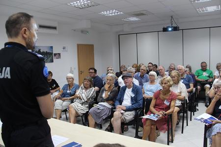 3. A group from the Democracy in Europe Organisation visits EULEX