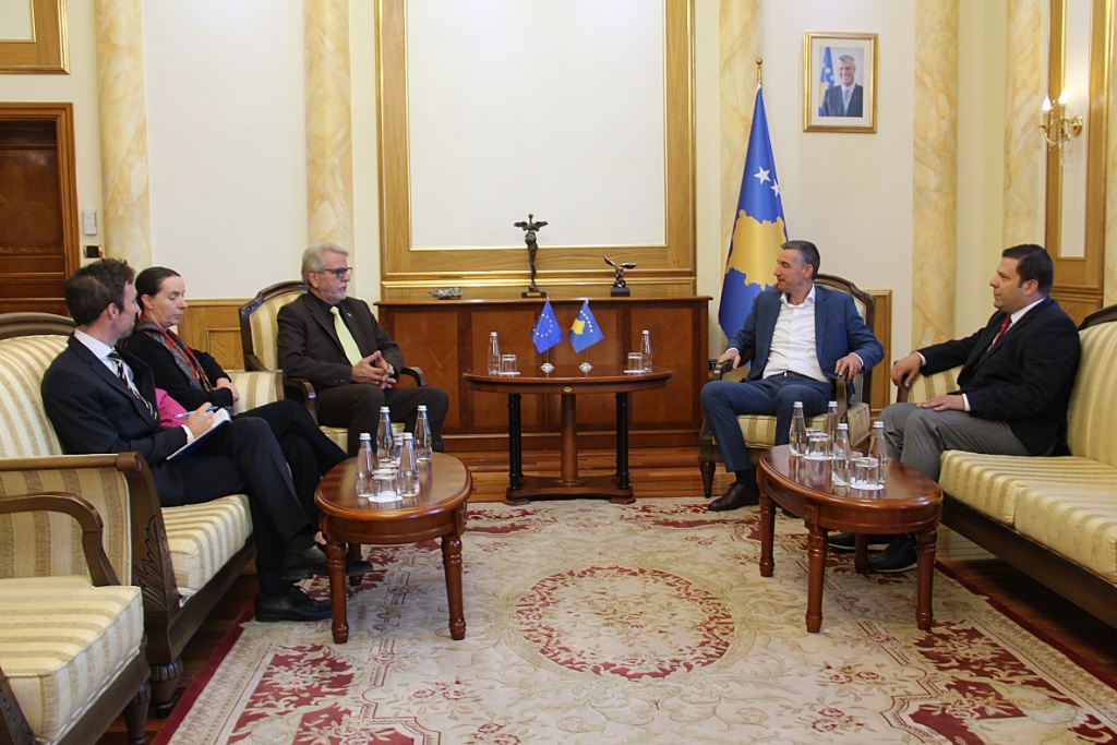 Vršilac dužnosti šefa Misije na sastanku sa odlazećim predsednikom Skupštine Kosova