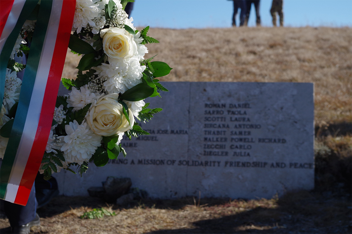 EULEX-i i përkujton viktimat e fatkeqësisë ajrore të vitit 1999 në Kosovë