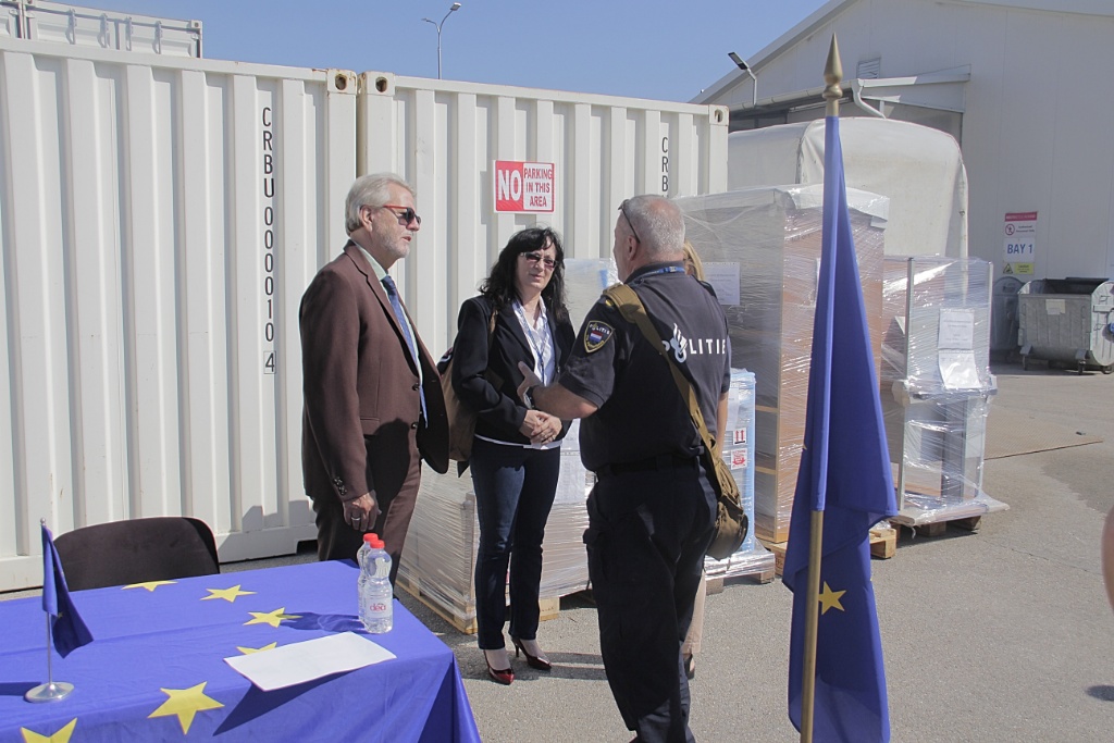 EULEX-i dhuron pajisje dhe orendi për strehimoren e grave në Novobërdë