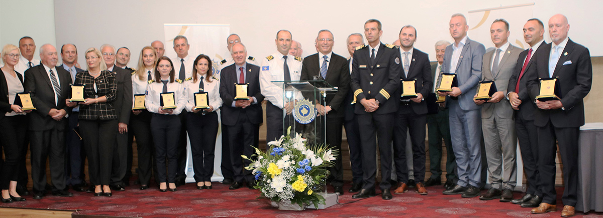 Making a difference – EULEX staff receives appreciation award plaque by Kosovo Customs