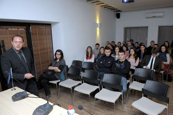 EULEX delivers Master Class on forensics to medical students 
