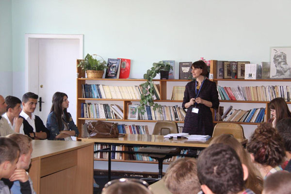 EULEX expert talks to students about visa liberalisation